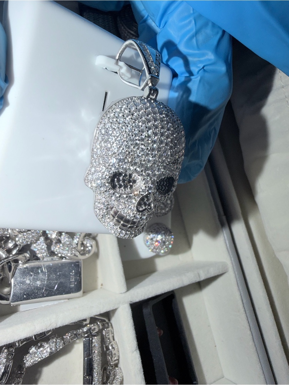 Sterling Silver Skull Pendant with 8cts of black and clear moissanite - Picture 6 of 7